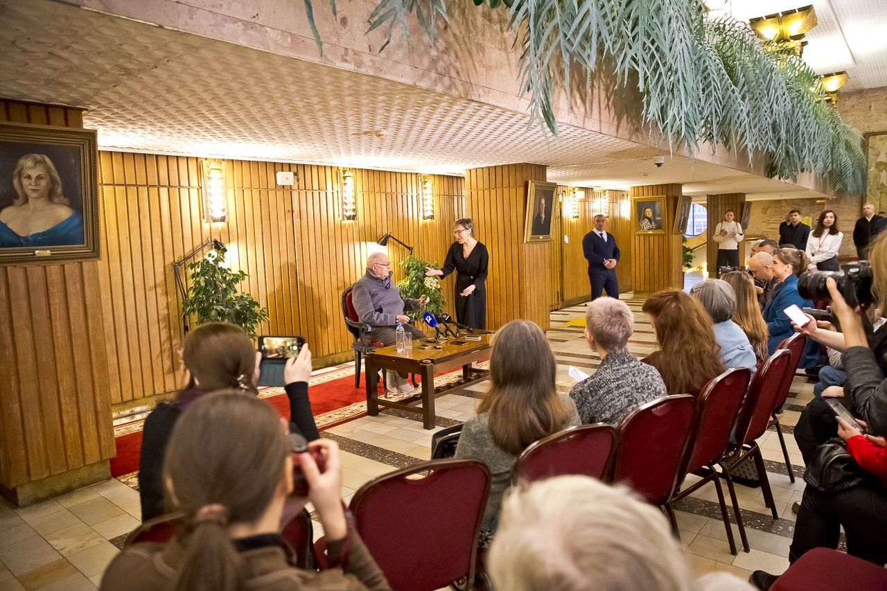 В Омске завершились «Большие гастроли» «Мастерской «12» Никиты Михалкова» В Омске завершились «Большие гастроли» «Мастерской «12» Никиты Михалкова»