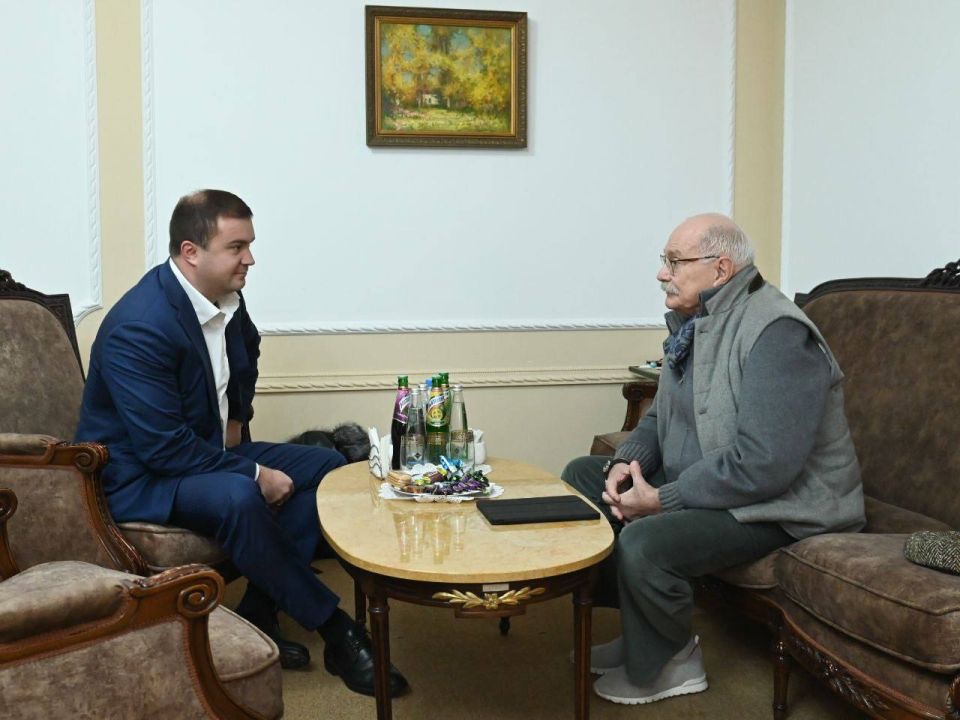 Губернатор Виталий Хоценко поблагодарил Никиту Михалкова за эмоции, подаренные омичам