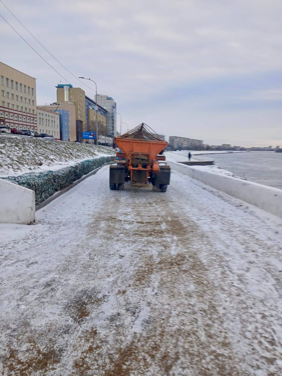 В Омске дорожные и коммунальные службы работают в усиленном режиме