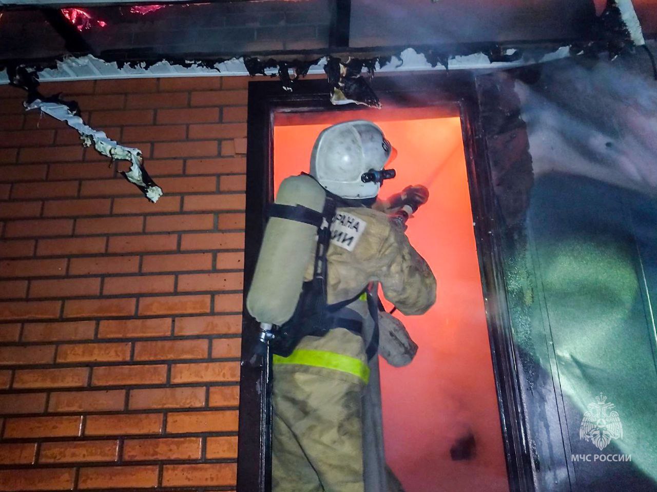 #пожарызасутки. 13 ноября в 04:28 В селе Морозовка Омского района горели хозяйственные постройки