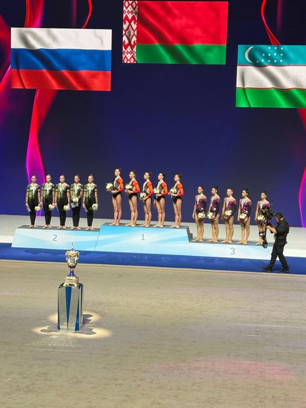 Сборная Омской области завоевала серебряную медаль в групповом упражнении с 3 мячами и 2 обручами на международных соревнованиях по художественной гимнастике Кубок «Небесная грация» и Beijing Top Open в Пекине