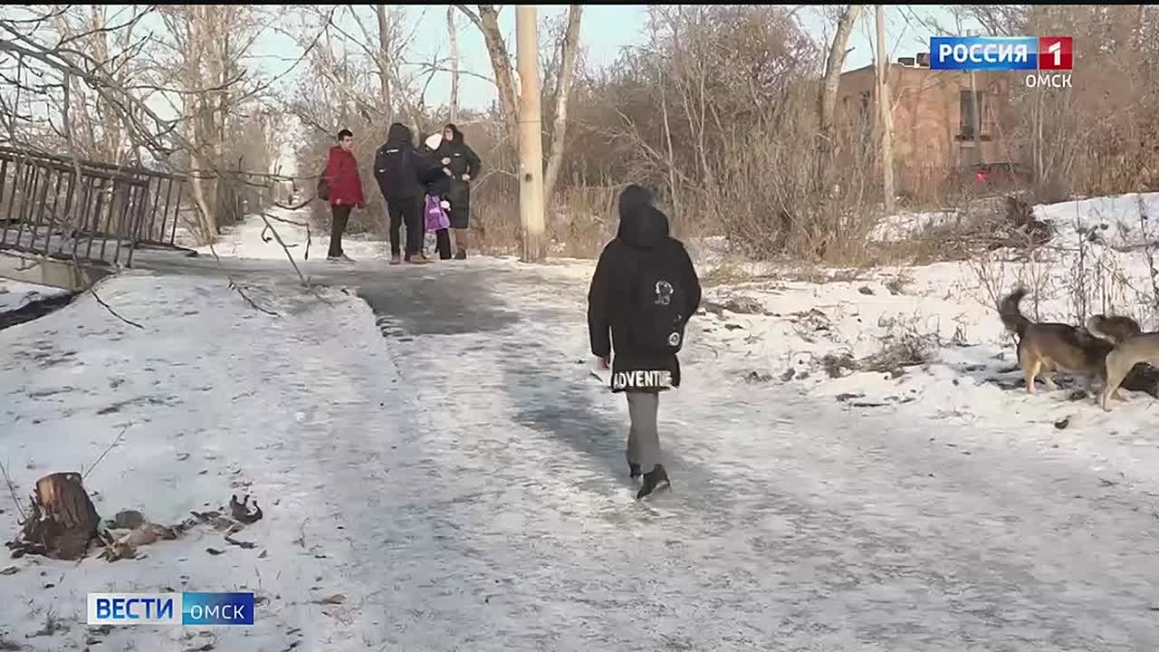 На борьбу с гололедом в Омске бросили все силы