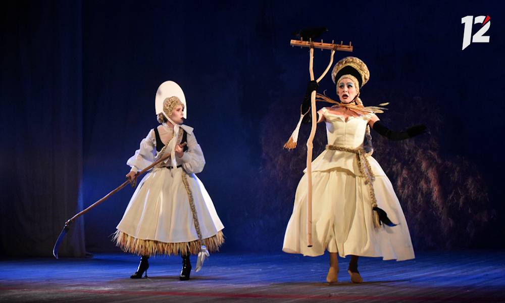 В омском ТЮЗе поставили «Мертвые души» в жанре страшной русской сказки (12+) В омском ТЮЗе поставили «Мертвые души» в жанре страшной русской сказки (12+)