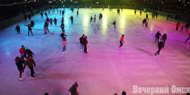 Два омских парка готовят зимние развлечения: катки и горки