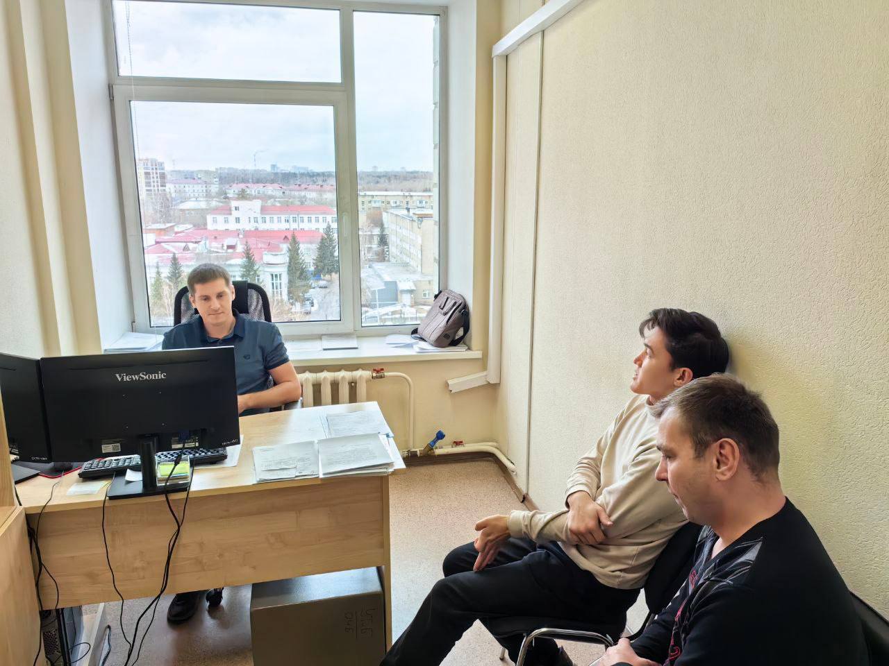 Финалисты программы «ПРОдвижение ГЕРОЕВ» начали стажировку в Минцифры Омской области Финалисты программы «ПРОдвижение ГЕРОЕВ» начали стажировку в Минцифры Омской области