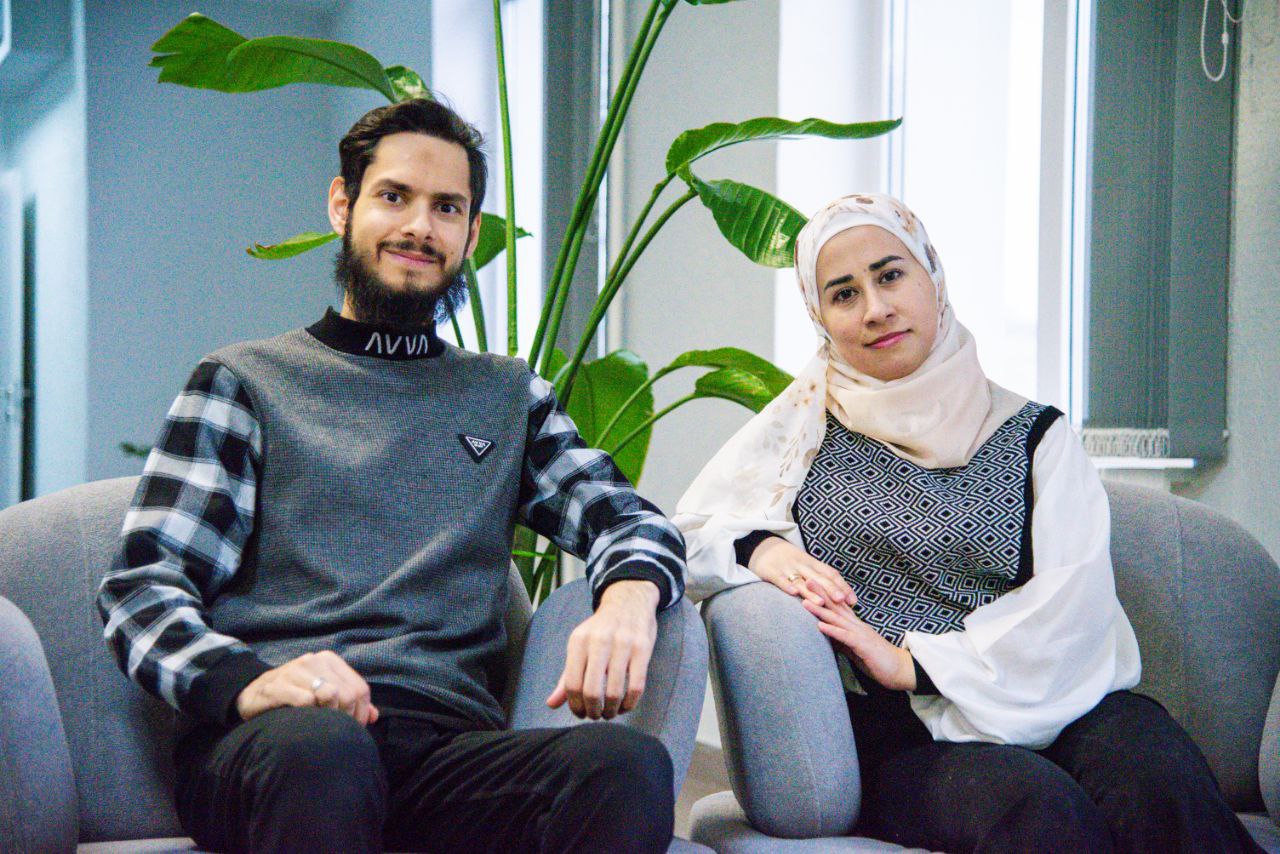 Будущие физики из Сирии переехали в Омск и полюбили хоккей и Масленицу