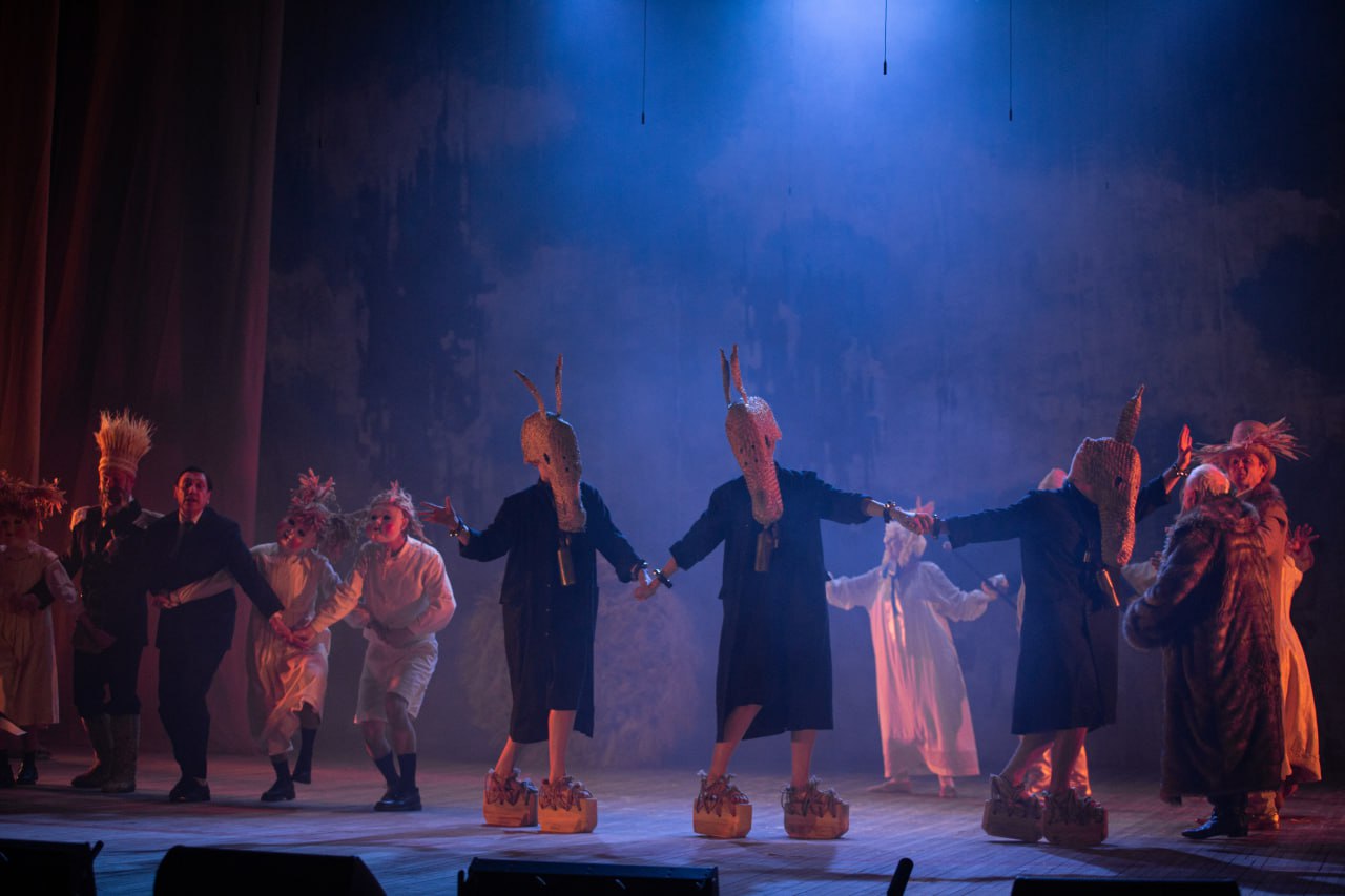 "Мертвые души" ожили в Омском ТЮЗе: премьера-перевертыш! "Мертвые души" ожили в Омском ТЮЗе: премьера-перевертыш!