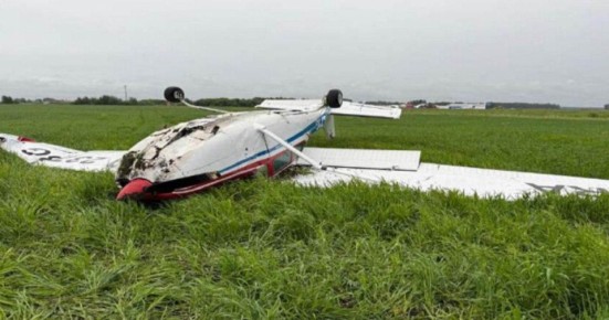 Стали известны причины переворота самолета при посадке в Омской области