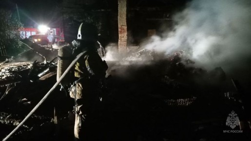 #пожарызасутки. 14 ноября в 21:00 В деревне Воскресенка Калачинского района горел трехквартирный дом