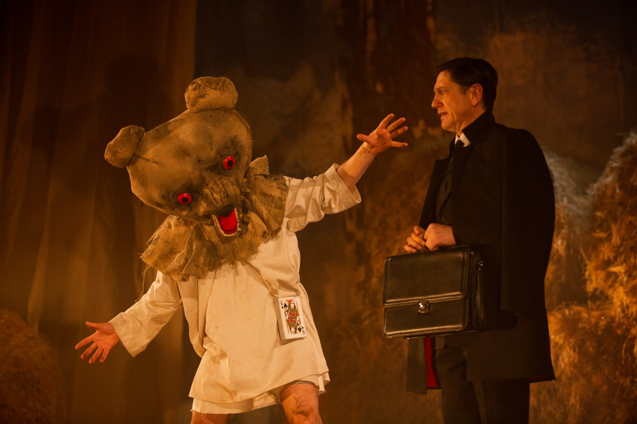 "Мертвые души" ожили в Омском ТЮЗе: премьера-перевертыш! "Мертвые души" ожили в Омском ТЮЗе: премьера-перевертыш!