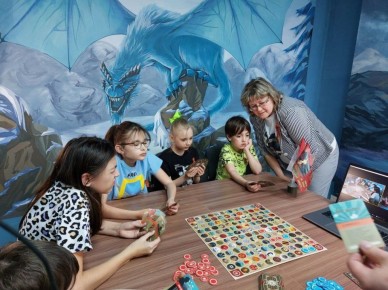 «Сказание о земле русской», тактильные пособия и сувениры для участников СВО: резиденты Кластера социальных инноваций представили новые проекты