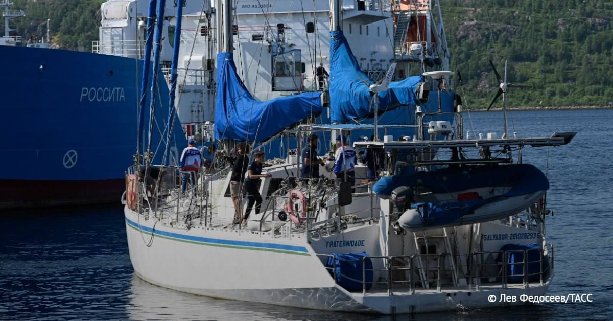 Российско-бразильская кругосветная экспедиция на яхте Fraternidade («Братство»), следующая под флагом БРИКС, преодолела один из самых длительных этапов путешествия и достигла островов Французской Полинезии