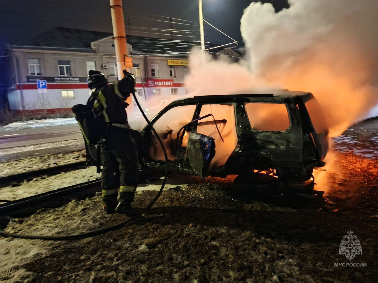 #пожарызасутки. 15 ноября в 06:29 В Омске на Богдана Хмельницкого горел автомобиль