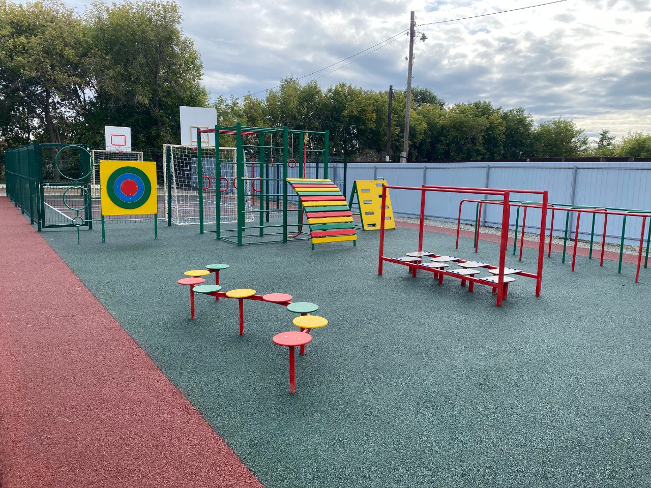 Детский сад, стадион и мемориал: благодаря инициативному бюджетированию в Омской области благоустраивают общественные пространства Детский сад, стадион и мемориал: благодаря инициативному бюджетированию в Омской области благоустраивают общественные пространства