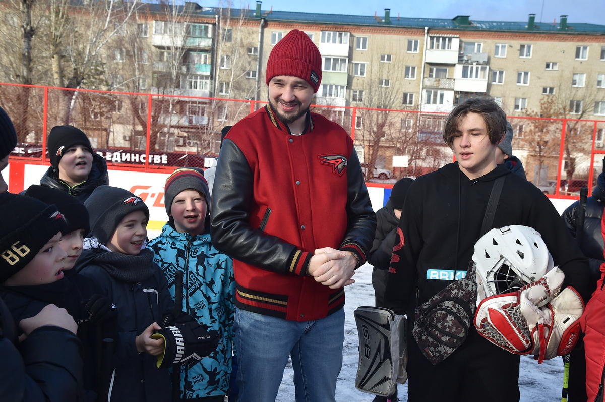 Омские нефтяники вместе с «Авангардом» подготовили для юных хоккеистов 35 стадионов Омские нефтяники вместе с «Авангардом» подготовили для юных хоккеистов 35 стадионов