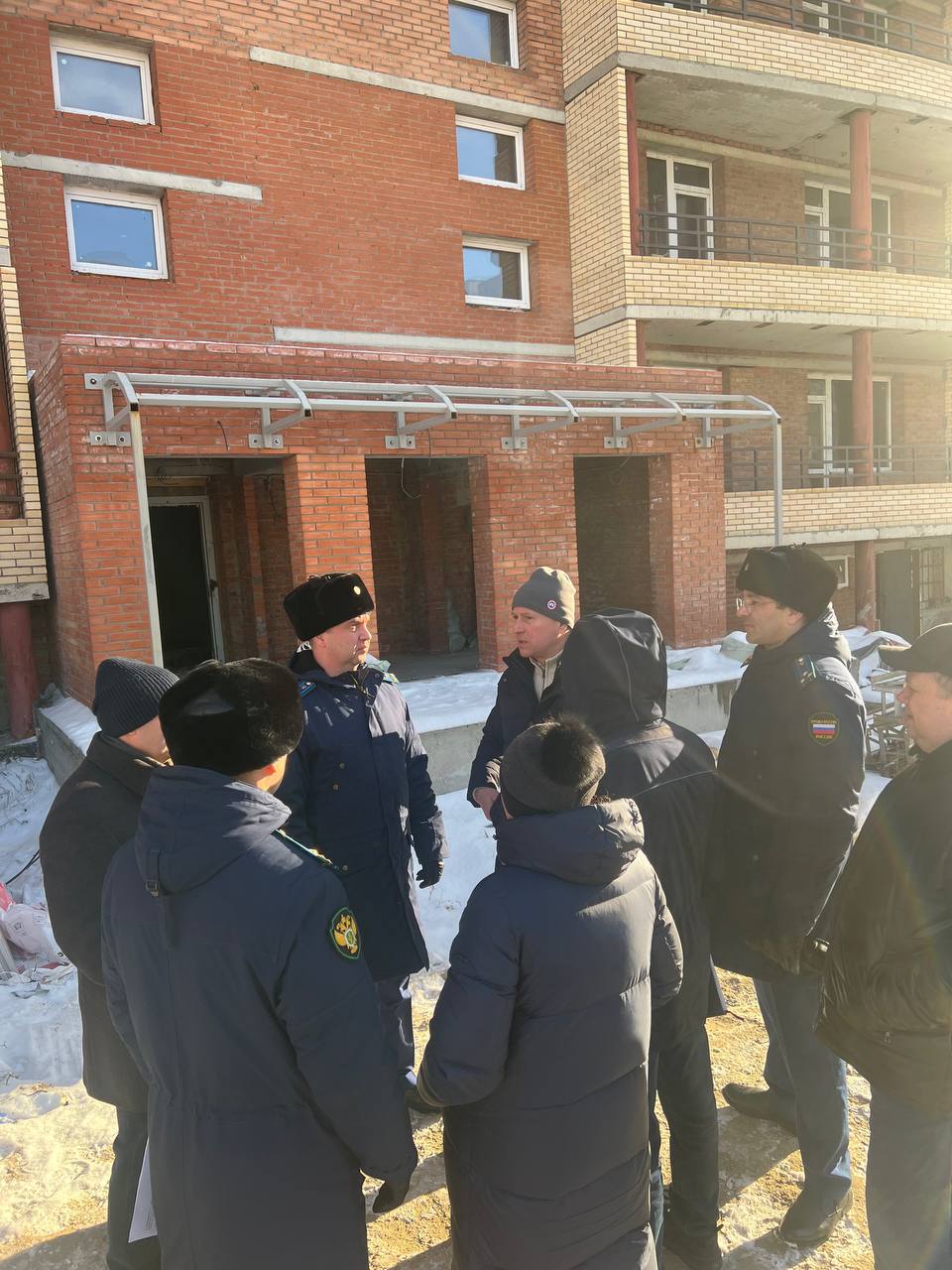 Заместитель прокурора Омской области Евгений Бельтюков совместно c заместителем Министра строительства и архитектуры Омской области, руководителем регионального Фонда защиты прав граждан-участников долевого строительства... Заместитель прокурора Омской области Евгений Бельтюков совместно c заместителем Министра строительства и архитектуры Омской области, руководителем регионального Фонда защиты прав граждан-участников долевого строительства...