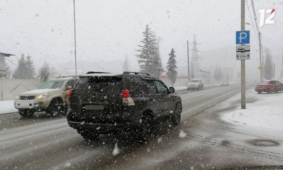 Омичей предупредили о гололёде
