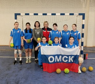 Омская гандбольная команда под руководством тренера спортивной школы № 11 Татьяны Рыжковой завоевала «серебро» первенства Уральского, Сибирского и Дальневосточного федеральных округов среди спортсменок до 15 лет в Челябинске