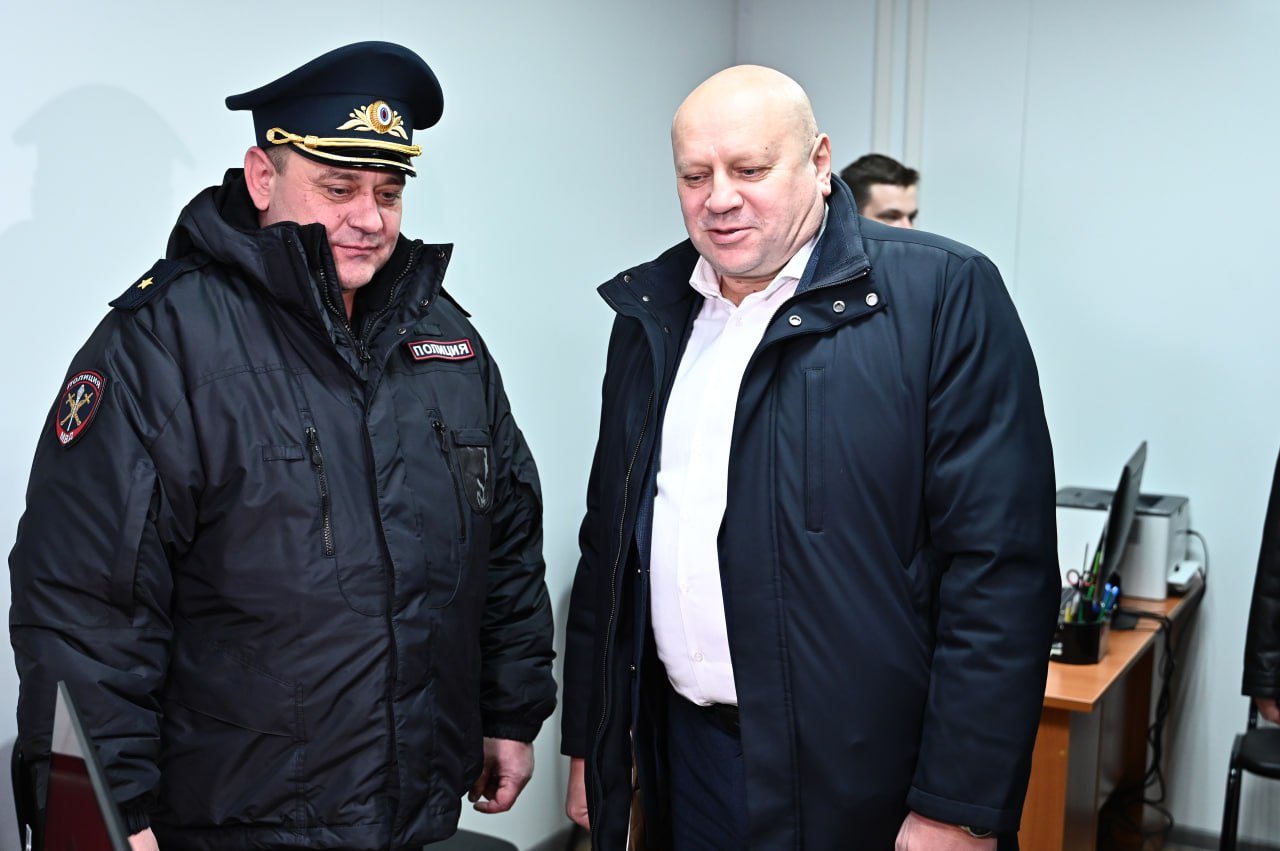 Накануне Дня участкового уполномоченного полиции в Омске ввели в эксплуатацию новый пункт полиции, расположенный на улице Бородина Накануне Дня участкового уполномоченного полиции в Омске ввели в эксплуатацию новый пункт полиции, расположенный на улице Бородина