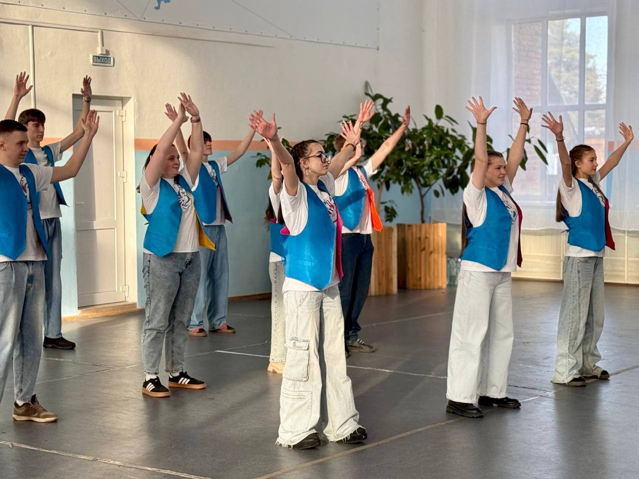 Юные омичи приняли участие в молодёжном слёте «Мост дружбы» Юные омичи приняли участие в молодёжном слёте «Мост дружбы»