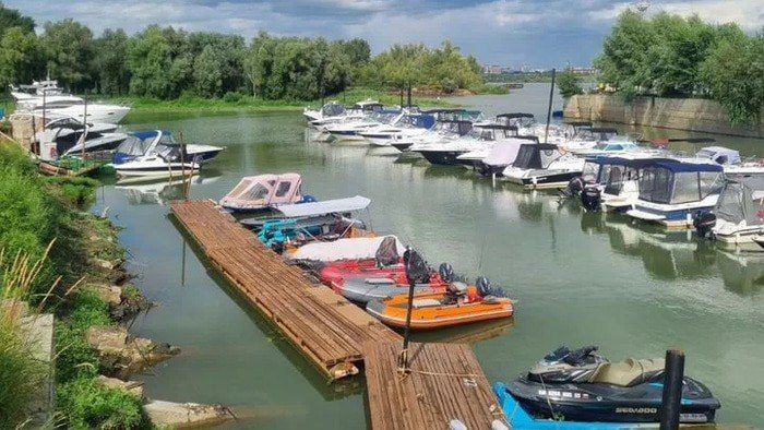 В Омске снова не смогли избавиться от «Пиратского острова» с яхт-клубом