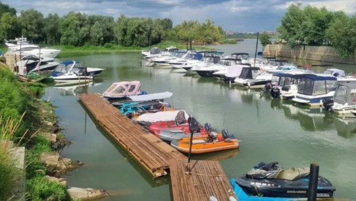 В Омске снова не смогли избавиться от «Пиратского острова» с яхт-клубом