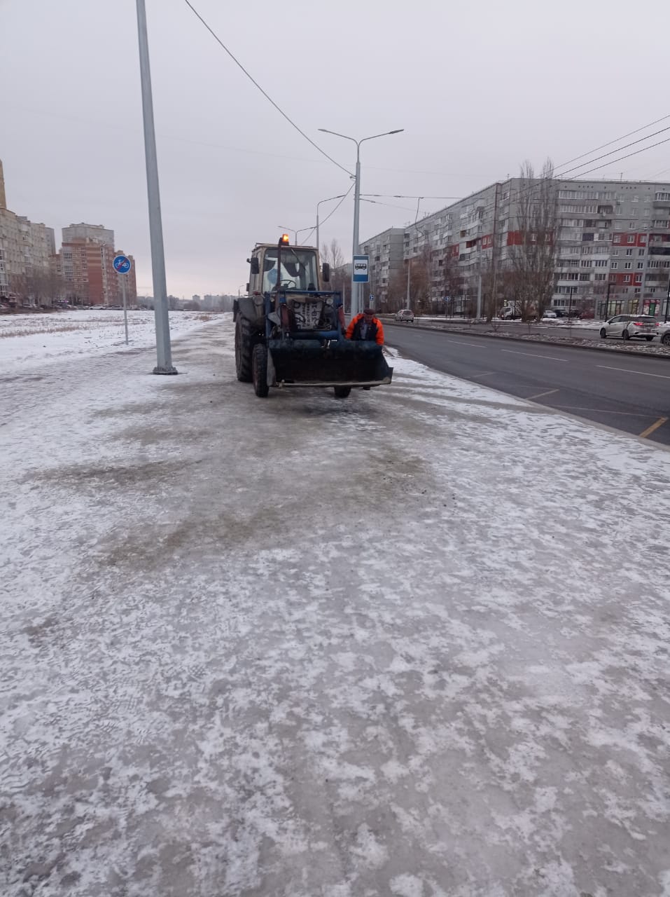 Сергей Шелест: Продолжается очистка пешеходных дорожек, тротуаров и остановок общественного транспорта ото льда и обработка территорий общего пользования пескосоляной смесью Сергей Шелест: Продолжается очистка пешеходных дорожек, тротуаров и остановок общественного транспорта ото льда и обработка территорий общего пользования пескосоляной смесью