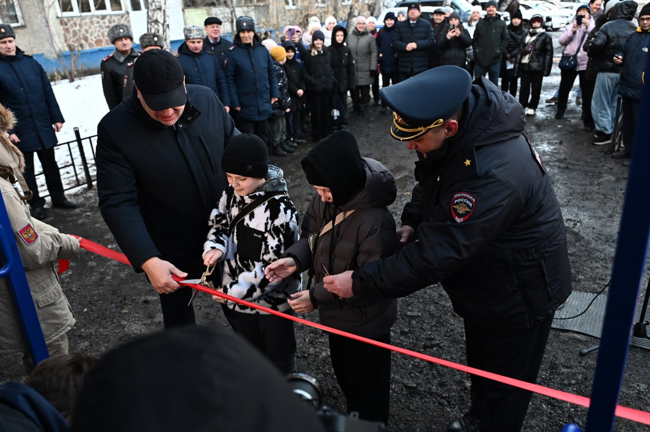 Накануне Дня участкового уполномоченного полиции в Омске ввели в эксплуатацию новый пункт полиции, расположенный на улице Бородина Накануне Дня участкового уполномоченного полиции в Омске ввели в эксплуатацию новый пункт полиции, расположенный на улице Бородина