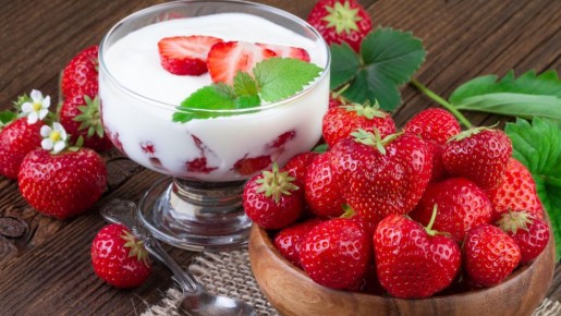 Свежую клубнику всегда кладите в соленую воду: причина очень серьезная