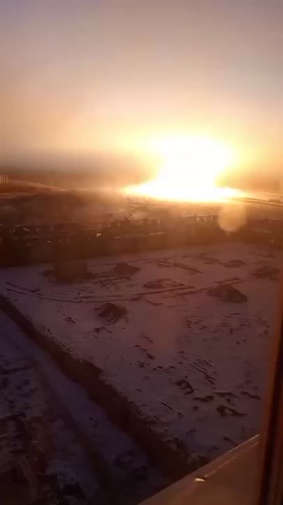 Очевидцы публикуют в соцсетях видео взрыва в Омской области