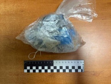 В Омской области поймали курьера с крупной партией наркотиков