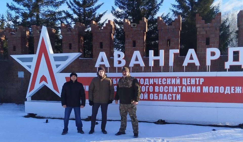 Финалисты программы «ПРОдвижение ГЕРОЕВ» посетили омский военно-патриотический центр «Авангард»