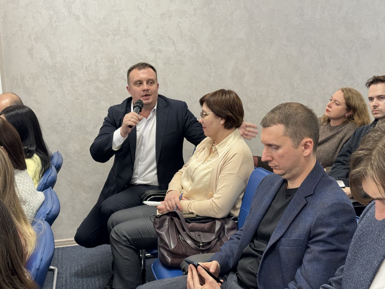 В Омске состоялась вторая стратегическая сессия по развитию креативных индустрий В Омске состоялась вторая стратегическая сессия по развитию креативных индустрий