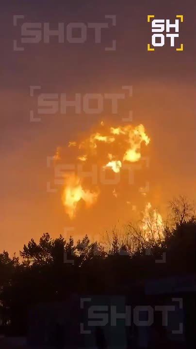 Момент мощного взрыва на газопроводе в пригороде Омска