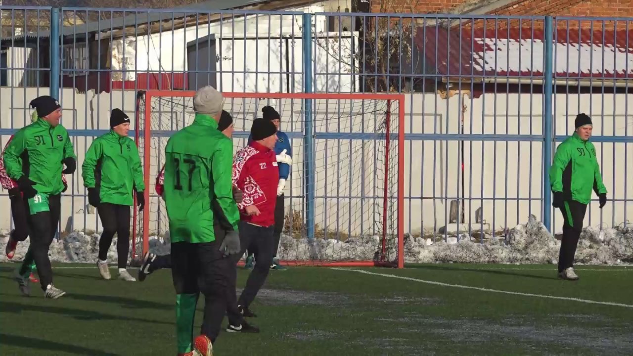 С 15 ноября по 21 декабря в Омске проходит 34-й областной турнир по зимнему мини-футболу на снегу памяти Александра Веретено Он собрал 32 команды