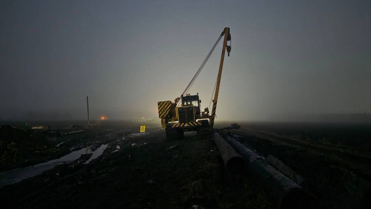 По поручению губернатора Омской области Виталия Хоценко в поселке Ростовка на участке газопровода, где вчера произошла авария, всю ночь продолжались восстановительные работы