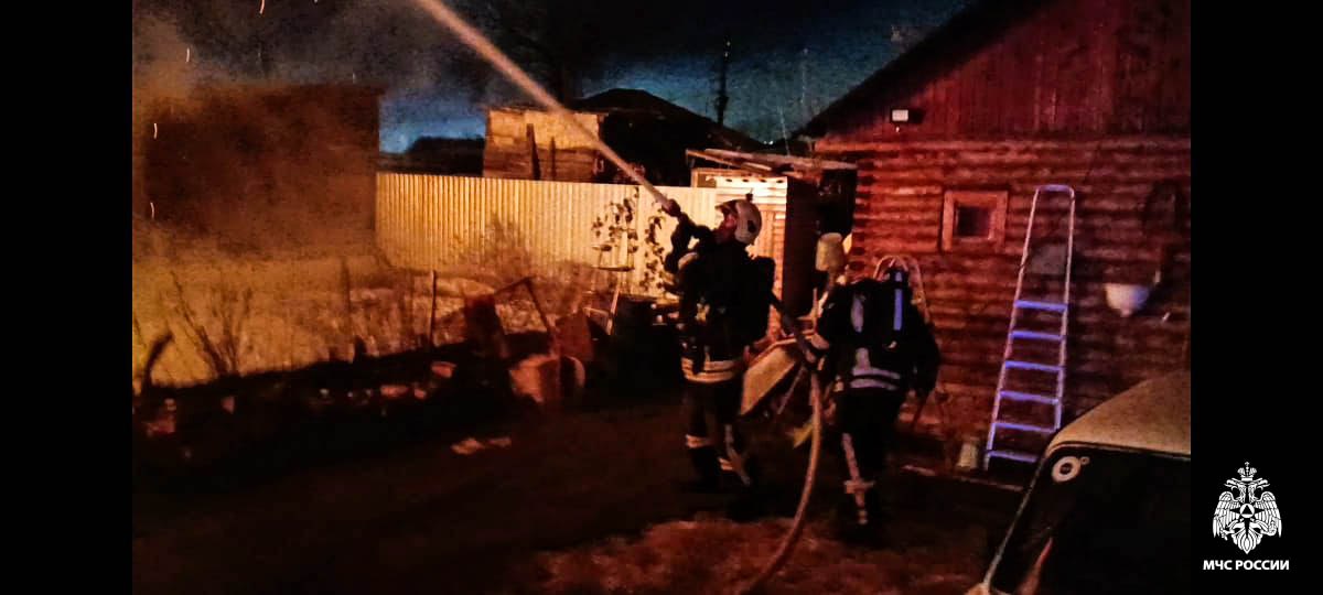 #пожарызасутки. 18 ноября в 06:14 В Омске на 3-Челюскинцев горел частный дом