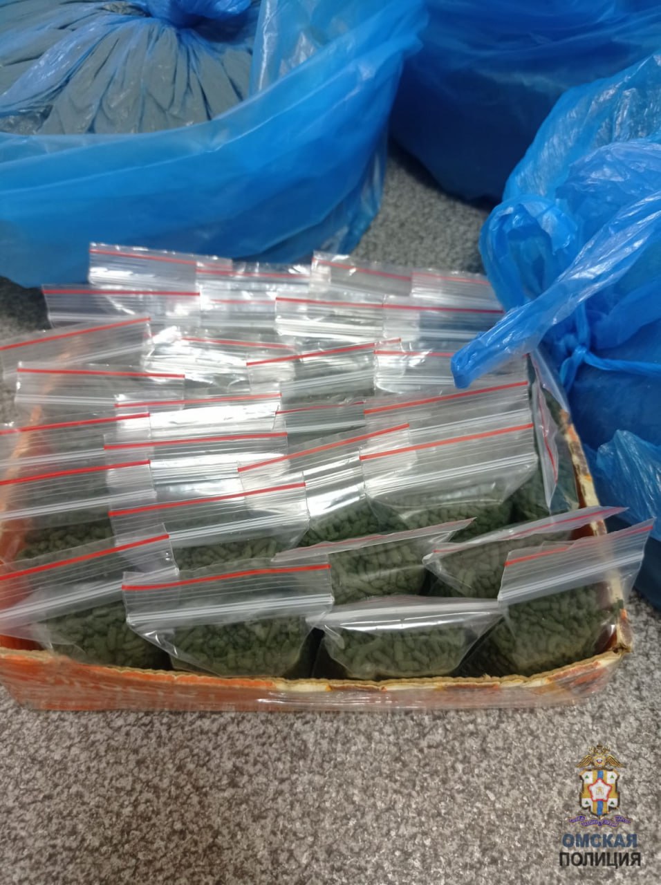 Полицейские и общественники пресекли незаконную торговлю никотиносодержащей продукцией Полицейские и общественники пресекли незаконную торговлю никотиносодержащей продукцией