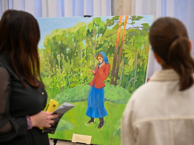 В Омске представили выставку-путешествие по сибирскому фольклору якутской художницы Миры Аргуновой В Омске представили выставку-путешествие по сибирскому фольклору якутской художницы Миры Аргуновой