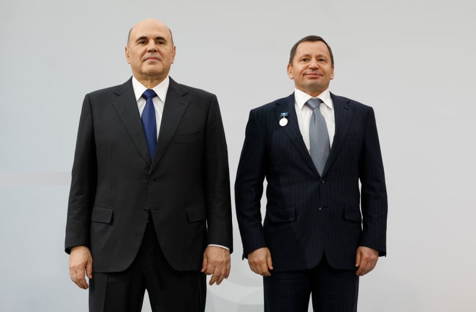 Михаил Мишустин вручил государственные награды работникам транспортной отрасли