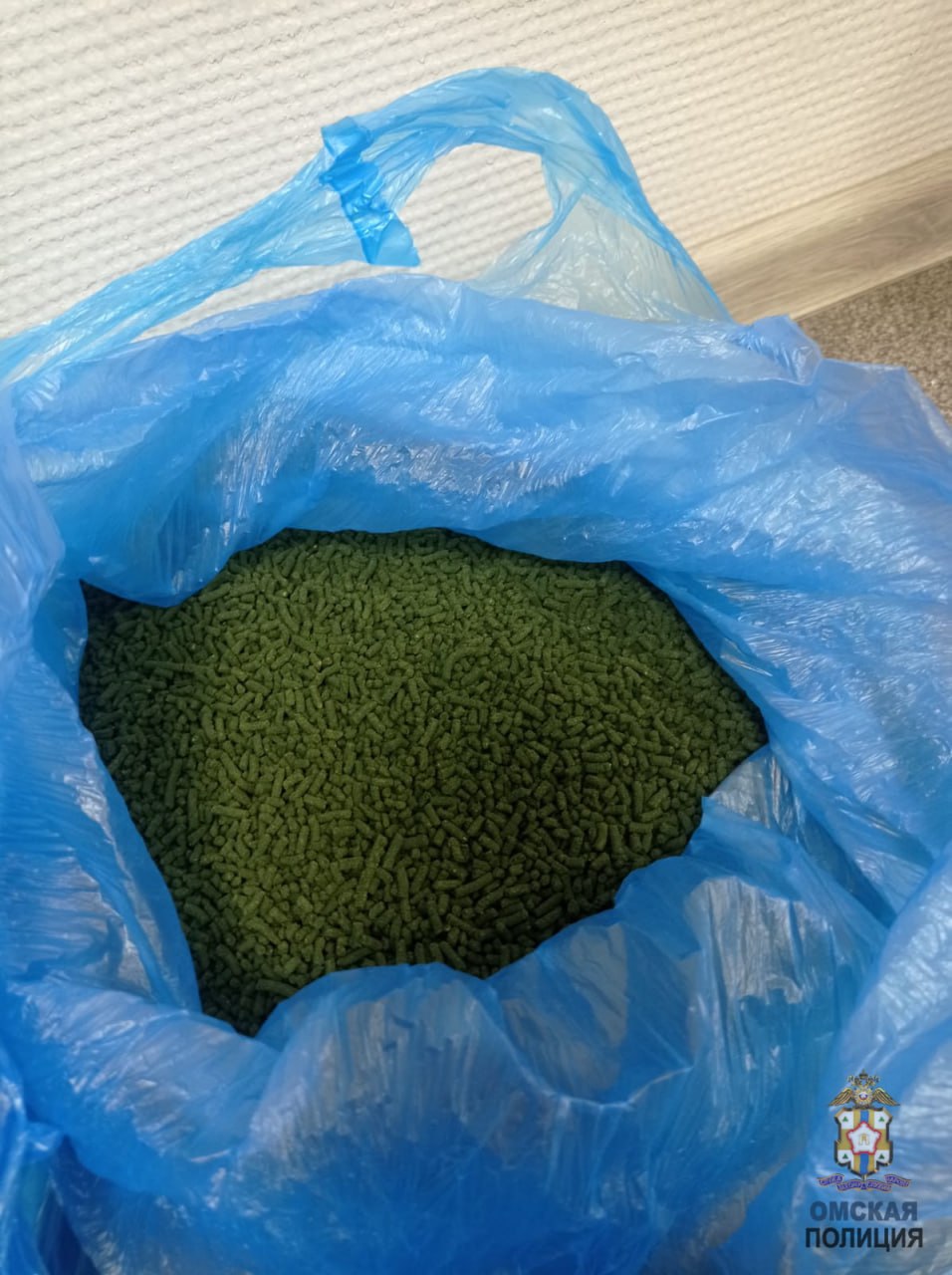 Полицейские и общественники пресекли незаконную торговлю никотиносодержащей продукцией Полицейские и общественники пресекли незаконную торговлю никотиносодержащей продукцией