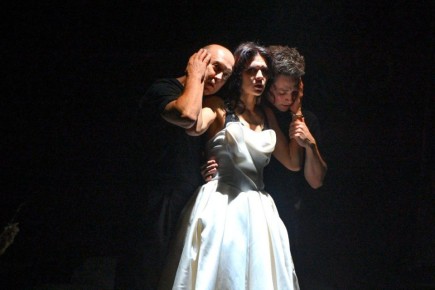 В Омском академическом театре драмы прошла премьера пластического спектакля «Анна» по мотивам романа Л.Н. Толстого «Анна Каренина» в постановке Анны Закусовой