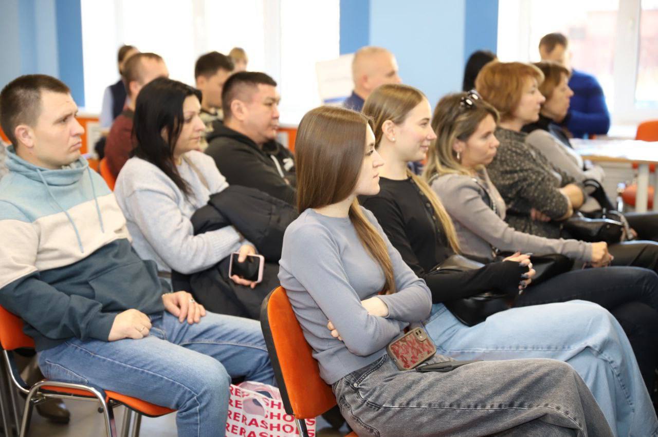 Финалисты проекта «ПРОдвижение ГЕРОЕВ» посетили ярмарку вакансий в Омске Финалисты проекта «ПРОдвижение ГЕРОЕВ» посетили ярмарку вакансий в Омске