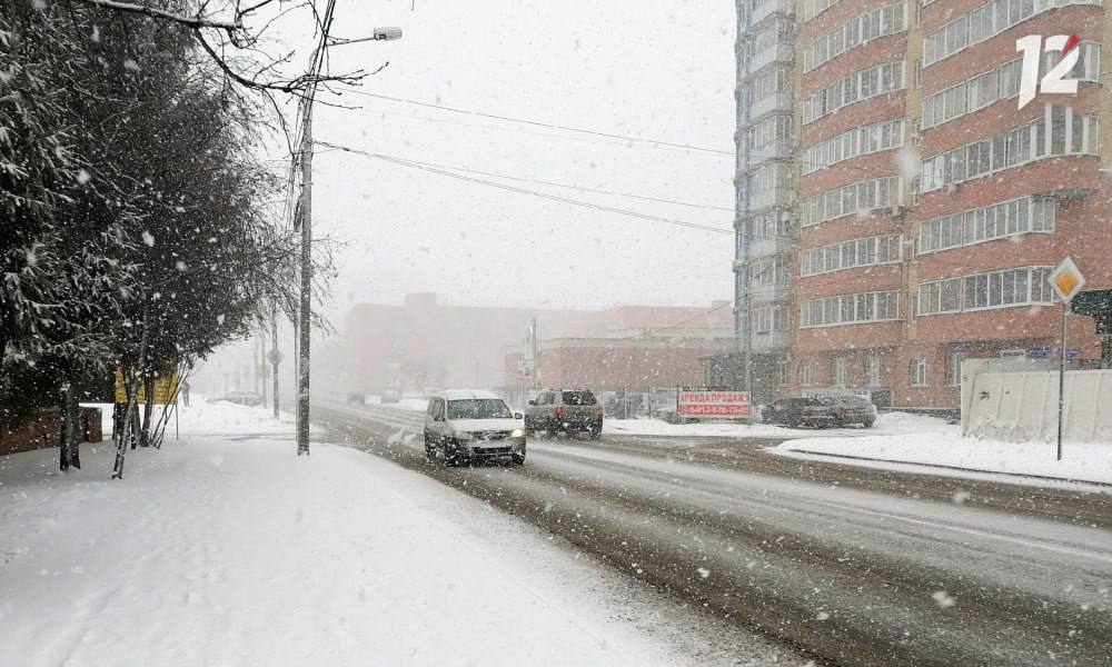 Мокрый снег и гололедица: омичей предупреждают о непогоде
