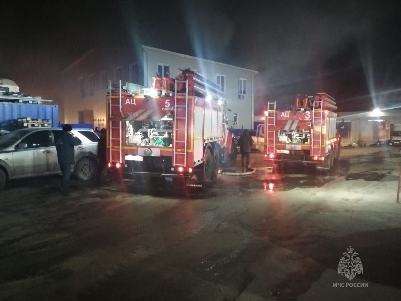 #пожарызасутки. 21 ноября в 23:58 В Центральном округе Омска горело складское помещение. Общая площадь возгорания составила 1001 квадрат