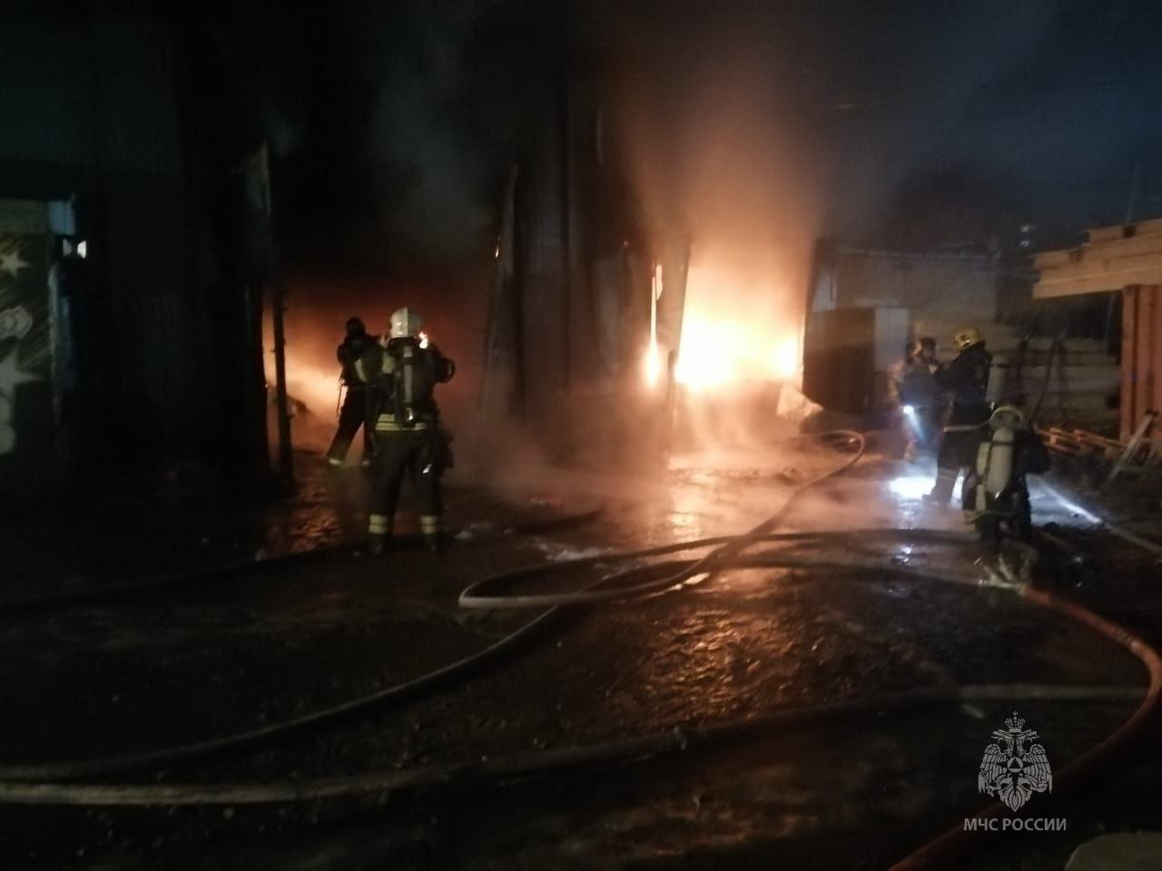 #пожарызасутки. 21 ноября в 23:58 В Центральном округе Омска горело складское помещение. Общая площадь возгорания составила 1001 квадрат #пожарызасутки. 21 ноября в 23:58 В Центральном округе Омска горело складское помещение. Общая площадь возгорания составила 1001 квадрат