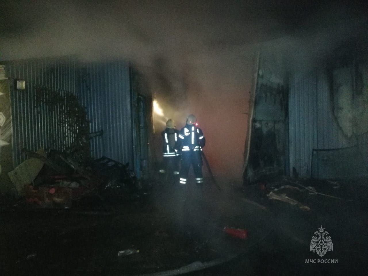 #пожарызасутки. 21 ноября в 23:58 В Центральном округе Омска горело складское помещение. Общая площадь возгорания составила 1001 квадрат #пожарызасутки. 21 ноября в 23:58 В Центральном округе Омска горело складское помещение. Общая площадь возгорания составила 1001 квадрат