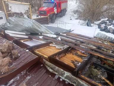 #пожарызасутки. 22 ноября в 15:28 В Советском округе горела частная баня - дым шёл из-под кровли сауны