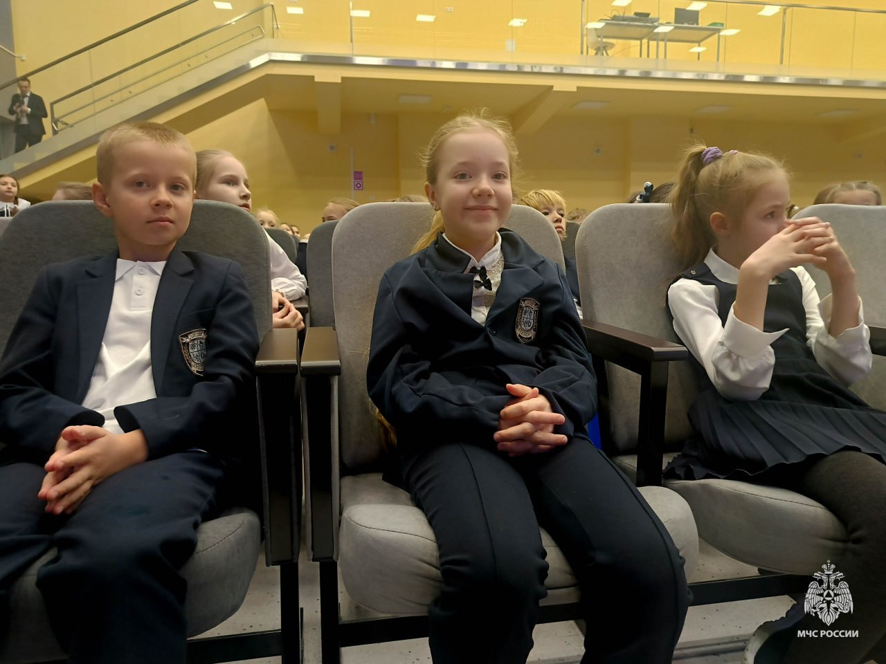 Поговорим о важном. Утро понедельника в школах страны начинается с «Разговоров о важном» Поговорим о важном. Утро понедельника в школах страны начинается с «Разговоров о важном»