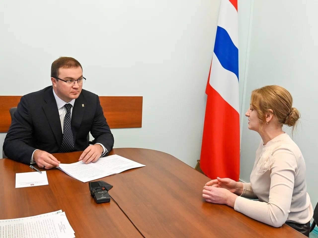 Губернатор Виталий Хоценко провел прием граждан по поручению Президента России Губернатор Виталий Хоценко провел прием граждан по поручению Президента России